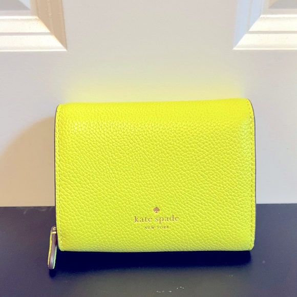 ♠️ Kate Spade ♠️ Kayla Pebbled Leather Small Wallet - Picture 2 of 4
